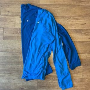 Two basics long sleeves